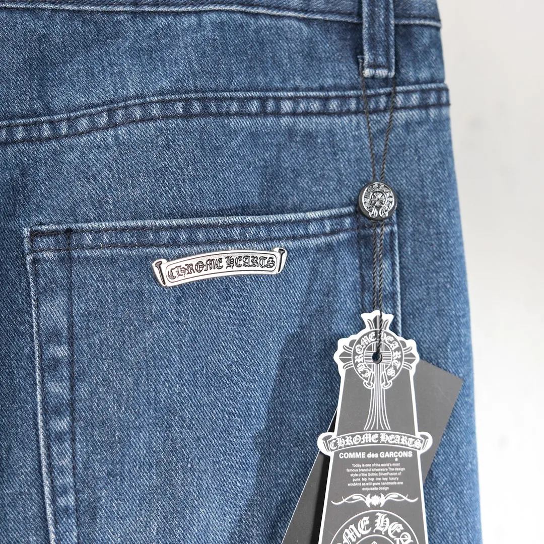 P280 (top replica) [New] Chrome Hearts Matty Boy Sex Records series limited leather multi-color high street work jeans - ch jeans need to be washed and then disassembled and hand-stitched with sheepskin cross leather and then spliced ​​to complete. The whole process is too complicated to explain. The texture can be seen in hand, and it’s all about looking good. These are the most beautiful pants in Crowe’s heart. They are made of beaded canvas fabric, and heavy washing makes the upper body of the fabric more textured, and the pants shape is tall and straight! The three-dimensional cutting of the whole trousers is a masterpiece! The hardware is customized by zp. The beaded canvas fabric is thick and soft after being washed. It has good breathability. Customized small leather label. Unique design. The details are simple and elegant, and the workmanship is exquisite. The whole trousers are neatly routed and the details are in place! It’s so cool that both men and women can easily control the trend of gender-neutral shorts!  Color: Blue Size: Corresponding sizes S-XXL, detailed sizes can be found in Figure 9